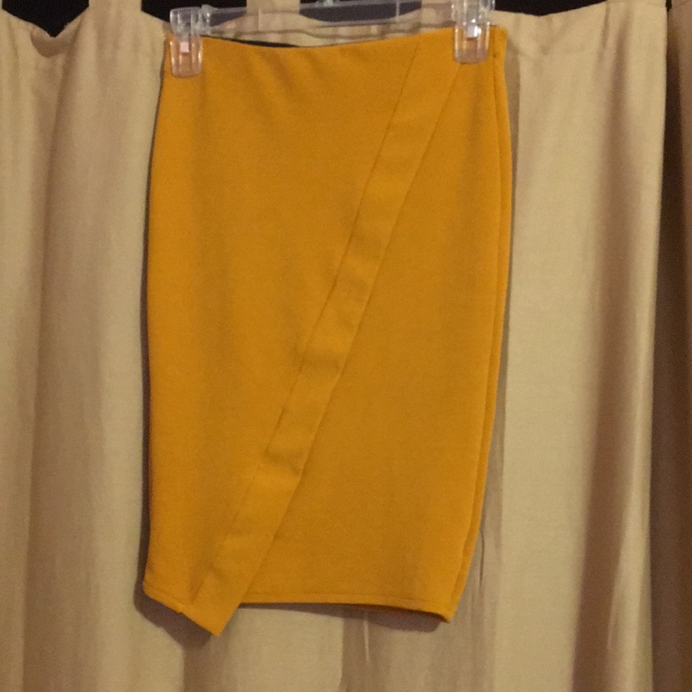 Zara pencil skirt💛